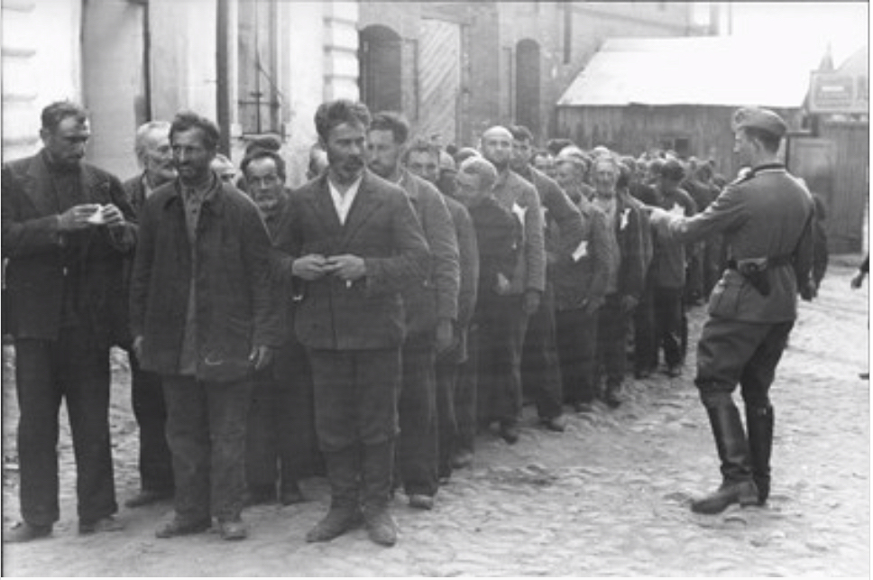 &Mu;&omicron;&gamma;&kappa;&iota;&lambda;&iota;ό&phi; &Lambda;&epsilon;&upsilon;&kappa;&omicron;&rho;&omega;&sigma;ί&alpha;&sigmaf;, &Alpha;ύ&gamma;&omicron;&upsilon;&sigma;&tau;&omicron;&sigmaf; 1941. &Epsilon;&beta;&rho;&alpha;ί&omicron;&iota; &kappa;&alpha;&tau;&alpha;&gamma;&rho;ά&phi;&omicron;&nu;&tau;&alpha;&iota; &alpha;&pi;ό &tau;&eta; &Beta;έ&rho;&mu;&alpha;&chi;&tau; &gamma;&iota;&alpha; &kappa;&alpha;&tau;&alpha;&nu;&alpha;&gamma;&kappa;&alpha;&sigma;&tau;&iota;&kappa;ή &epsilon;&rho;&gamma;&alpha;&sigma;ί&alpha;. &Eta; &phi;&omega;&tau;&omicron;&gamma;&rho;&alpha;&phi;ί&alpha; &tau;&rho;&alpha;&beta;ή&chi;&tau;&eta;&kappa;&epsilon; &alpha;&pi;ό &tau;&omicron;&upsilon;&sigmaf; &Gamma;&epsilon;&rho;&mu;&alpha;&nu;&omicron;ύ&sigmaf; &kappa;&alpha;&tau;ά &tau;&eta;&nu; &epsilon;ί&sigma;&omicron;&delta;ό &tau;&omicron;&upsilon;&sigmaf; &sigma;&tau;&eta;&nu; &pi;&epsilon;&rho;&iota;&omicron;&chi;ή, &epsilon;&nu;ώ &tau;&alpha;&upsilon;&tau;ό&chi;&rho;&omicron;&nu;&alpha; &gamma;ί&nu;&omicron;&nu;&tau;&alpha;&nu; &gamma;&upsilon;&rho;ί&sigma;&mu;&alpha;&tau;&alpha; &tau;&omicron;&upsilon; &sigma;&chi;&epsilon;&tau;&iota;&kappa;&omicron;ύ &pi;&rho;&omicron;&pi;&alpha;&gamma;&alpha;&nu;&delta;&iota;&sigma;&tau;&iota;&kappa;&omicron;ύ &phi;&iota;&lambda;&mu; &gamma;&iota;&alpha; &upsilon;&pi;&omicron;&chi;&rho;&epsilon;&omega;&tau;&iota;&kappa;ή &pi;&rho;&omicron;&beta;&omicron;&lambda;ή &sigma;&tau;&alpha; &epsilon;&beta;&delta;&omicron;&mu;&alpha;&delta;&iota;&alpha;ί&alpha; &Epsilon;&pi;ί&kappa;&alpha;&iota;&rho;&alpha; (Wochenschau) &sigma;&epsilon; ό&lambda;&omicron;&upsilon;&sigmaf; &tau;&omicron;&upsilon;&sigmaf; &gamma;&epsilon;&rho;&mu;&alpha;&nu;&iota;&kappa;&omicron;ύ&sigmaf; &kappa;&iota;&nu;&eta;&mu;&alpha;&tau;&omicron;&gamma;&rho;ά&phi;&omicron;&upsilon;&sigmaf;. 