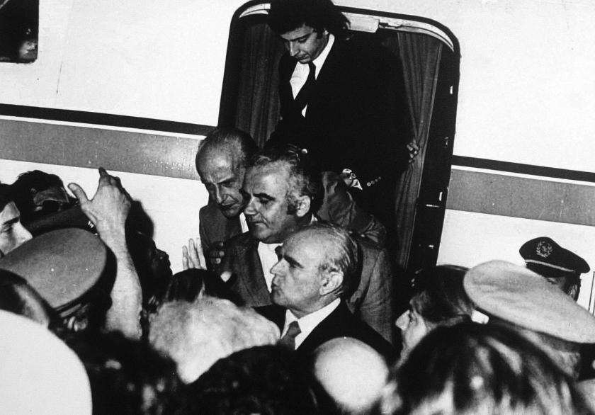 &Eta; &mu;&epsilon;&tau;&alpha;&pi;&omicron;&lambda;&epsilon;&mu;&iota;&kappa;ή &Epsilon;&lambda;&lambda;ά&delta;&alpha; &sigma;&epsilon; &alpha;&nu;&alpha;&zeta;ή&tau;&eta;&sigma;&eta; &tau;&eta;&sigmaf; &delta;&eta;&mu;&omicron;&kappa;&rho;&alpha;&tau;ί&alpha;&sigmaf;